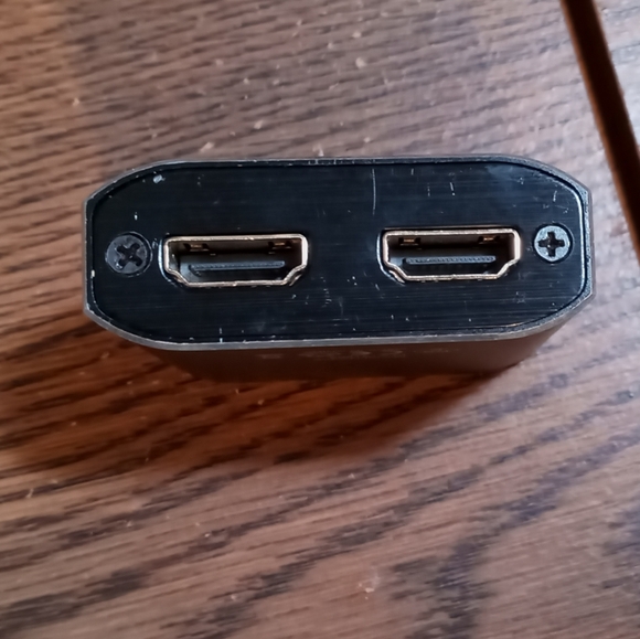 Techole Aluminum Bi-Directional 4K HDMI Splitter Model HS305 & 2 HDMI Cables - Picture 2 of 6